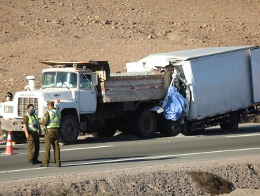 Tres fallecidos deja colisión entre dos camiones en ruta que une las comunas de Copiapó y Diego de Almagro