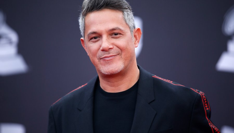 Alejandro Sanz desata un escándalo tras publicar imagen junto a famosos artistas