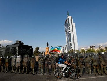 Manifestación deriva en enfrentamientos y cortes de tránsito en inmediaciones de plaza Baquedano