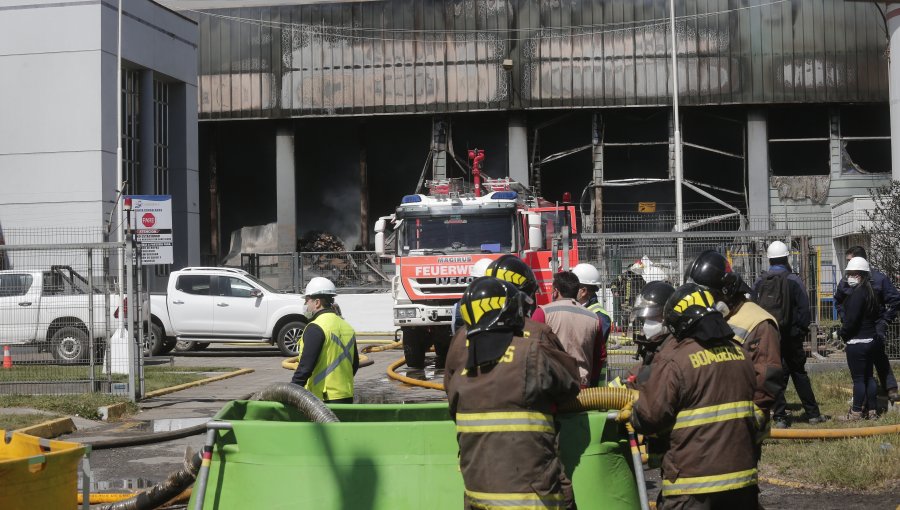 Seremi del Biobío inició sumario sanitario a empresa de Talcahuano tras incendio