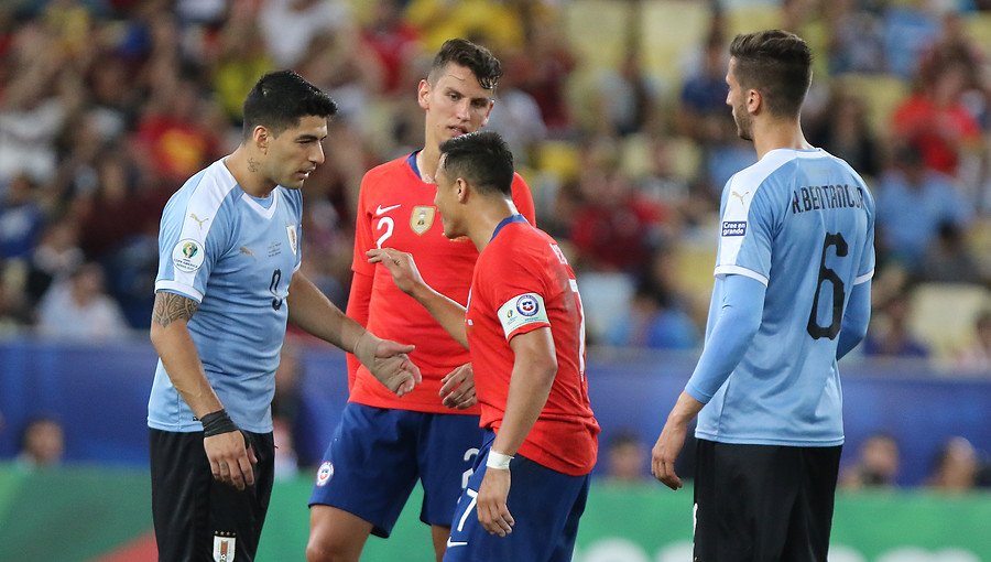 Uruguay presentó la nómina para enfrentar a la Roja en el inicio de las Clasificatorias