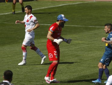 Con un gol de Johnny Herrera: Everton goleó a Curicó Unido