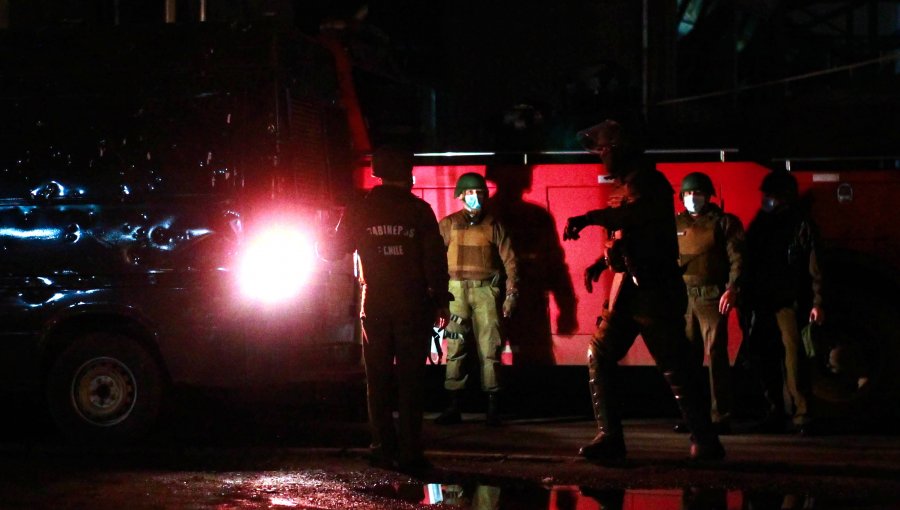 Un bus incendiado y una comisaría atacada tras manifestación en Puente Alto