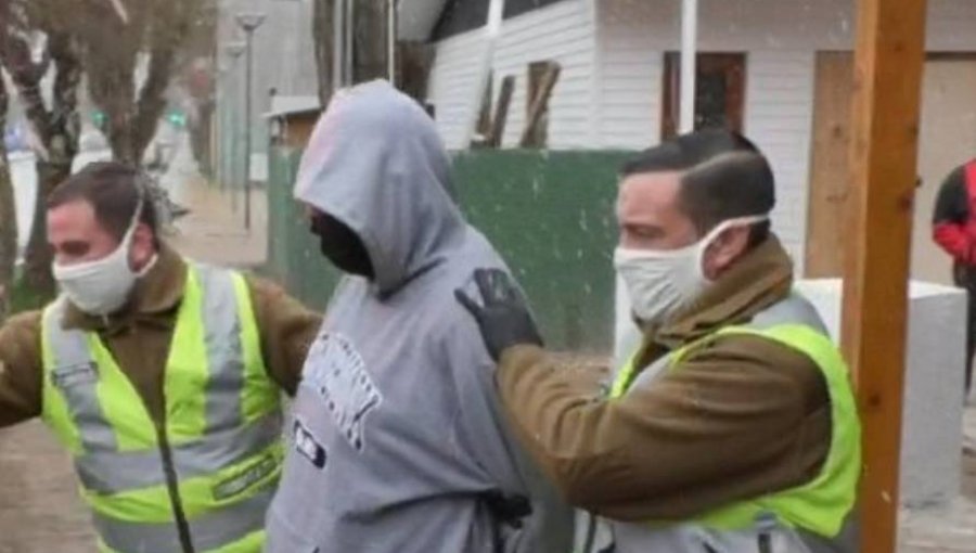 En prisión preventiva quedó acusado de violación con femicidio en Coyhaique: sujeto le propinó 72 puñaladas