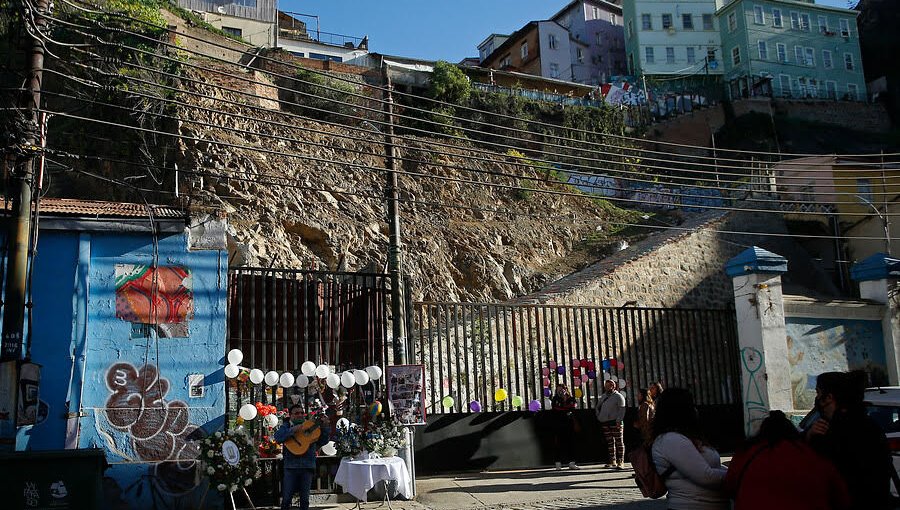 Senador Lagos Weber pide a Serviu agilizar entrega de recursos para intervenir inmuebles con riesgo de derrumbe en Valparaíso