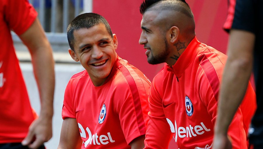 Alexis Sánchez y Arturo Vidal llegaron a Chile para sumarse a la Roja