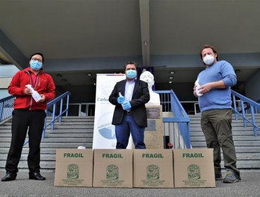 PUCV y fábrica de licores porteña fabricaron alcohol 70% para donarlo al hospital Van Buren