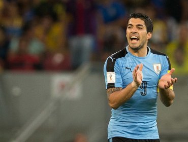 Luis Suárez arribó a Uruguay y recordó la noche en que le hizo cuatro goles a la Roja