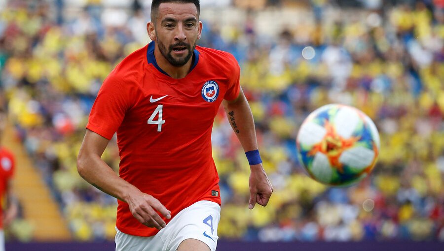 Otra baja para la Roja: Mauricio Isla quedó descartado para cruce contra Uruguay