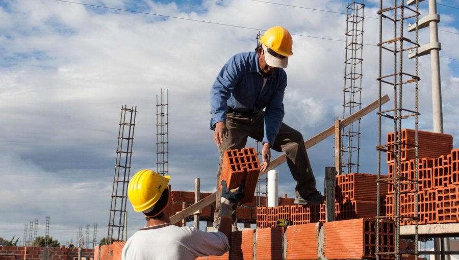 Sueldos crecieron 0,4% real en agosto y acumularon variación de 0% en el año