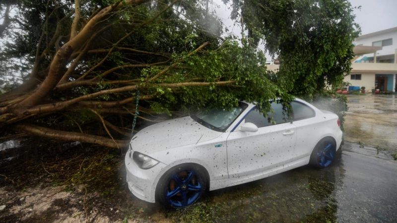 Destrozos, inundaciones y traslado de residentes y turistas deja el paso del huracán "Delta" por México