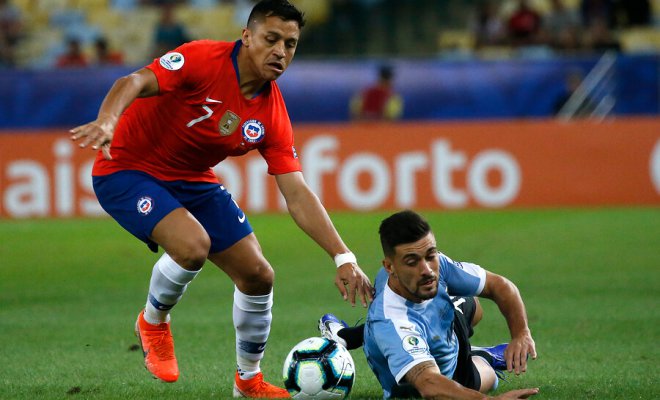 Esquema y defensa inéditos: Así formaría la Roja para enfrentar a Uruguay