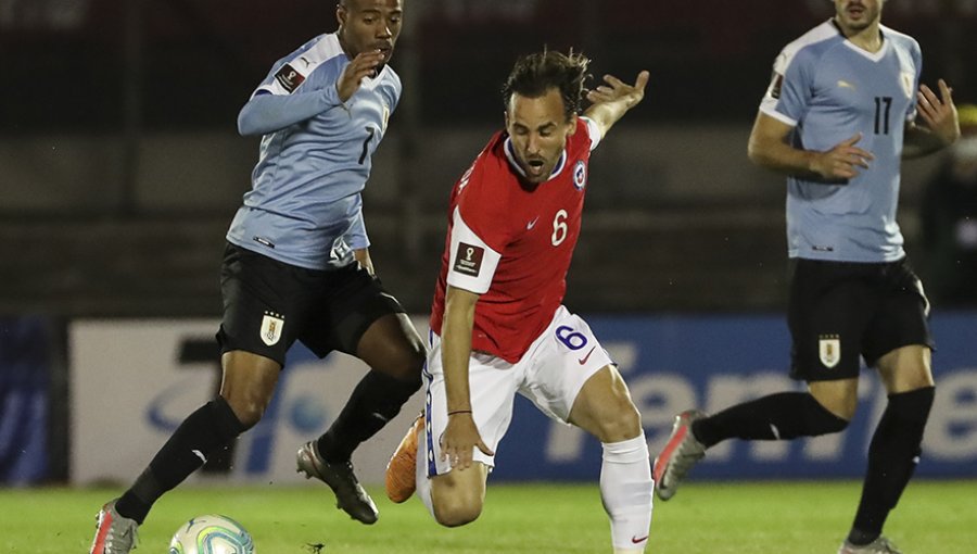 Fuenzalida tras caída ante Uruguay: "Dolido por las situaciones que se dieron, nos perjudicaron"