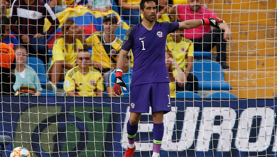 Claudio Bravo arenga a la Roja a horas de su debut ante Uruguay por Clasificatorias