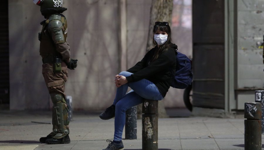 Chile cayó 15 puntos en percepción de felicidad por pandemia y crisis social