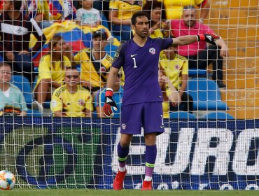 Claudio Bravo arenga a la Roja a horas de su debut ante Uruguay por Clasificatorias