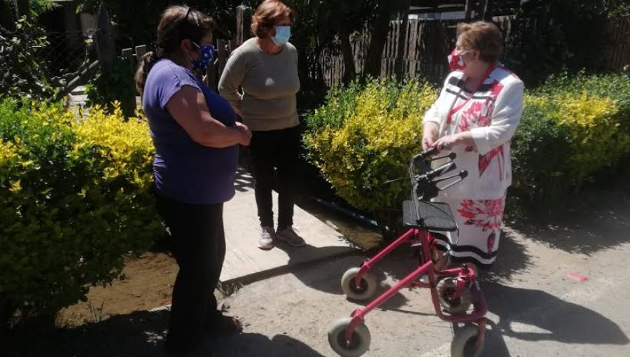 Adultos mayores de La Calera reciben insumos médicos, alimentos y hasta sillas de rueda