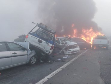 Impactante colisión múltiple y fuego en tramo de la ruta 5 Sur en La Araucanía: dos fallecidos y seis heridos grave