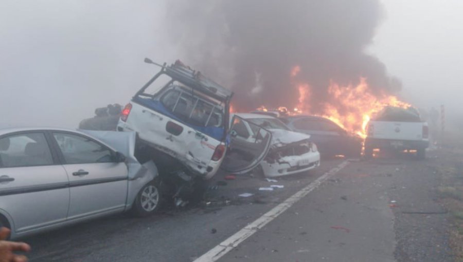 Impactante colisión múltiple y fuego en tramo de la ruta 5 Sur en La Araucanía: dos fallecidos y seis heridos grave