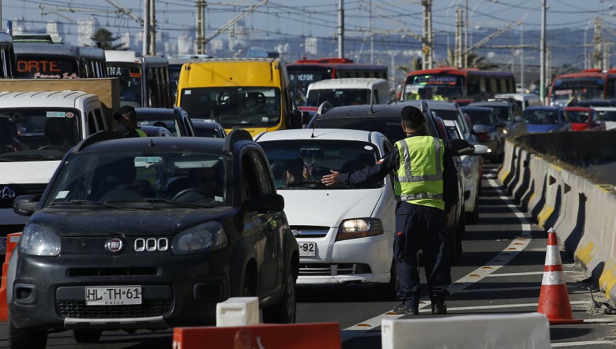 56 mil vehículos dejaron este viernes la capital, la salida más masiva en pandemia