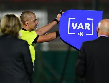 Conmebol libera audios del VAR en durante jugada del penal no cobrado