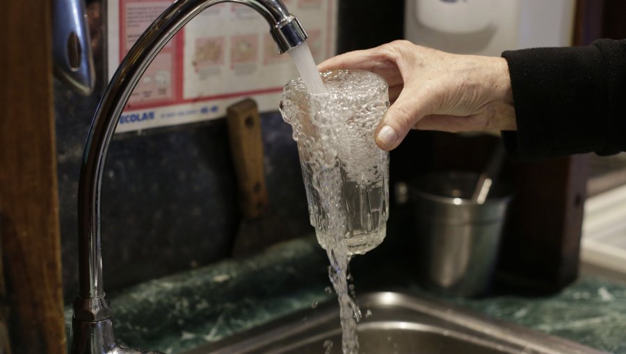 Estudio revela disminución de 4,8% en consumo de agua potable durante la pandemia