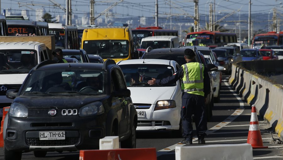 56 mil vehículos dejaron este viernes la capital, la salida más masiva en pandemia