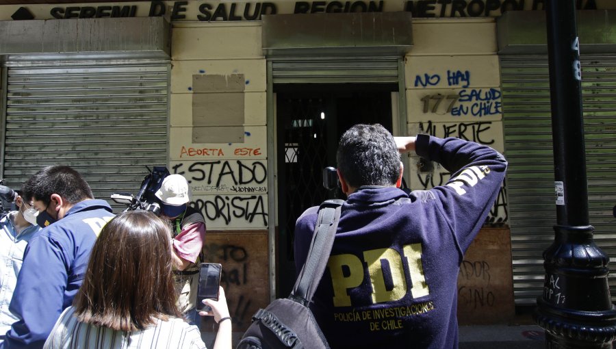 Roban computadores desde dependencias de la Seremi de Salud a pasos de La Moneda