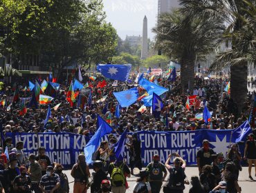 Plaza Baquedano: Con 14 detenidos y violentos incidentes terminó marcha por pueblos originarios