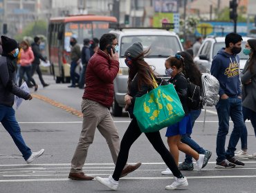 Trámites y caminatas: así ha sido el paso a «Transición» en las calles de Valparaíso y Viña del Mar