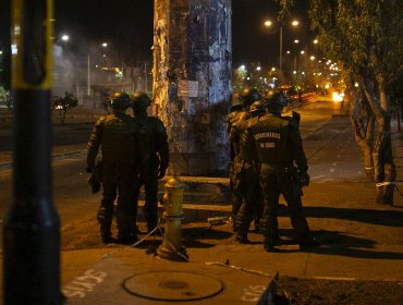 Grave se encuentra carabinero que fue herido por una de las bombas molotov lanzadas a Subcomisaría de Peñalolén