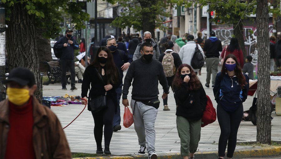 Ipsos: chilenos muestran poco entusiasmo ante el retorno a actividades presenciales