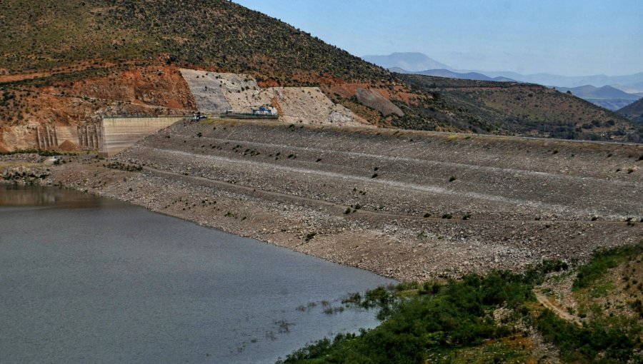 Greenpeace advierte crítica situación en el principal embalse de la región Metropolitana