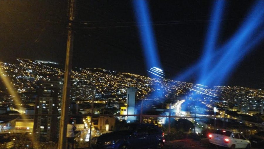 Productoras Técnicas y Artísticas de la región de Valparaíso protestaron con show lumínico en la fachada del Congreso