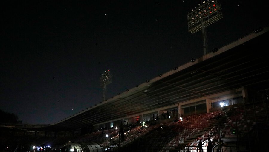 Corte de luz en el estadio La Granja suspendió el partido entre Curicó y la UC