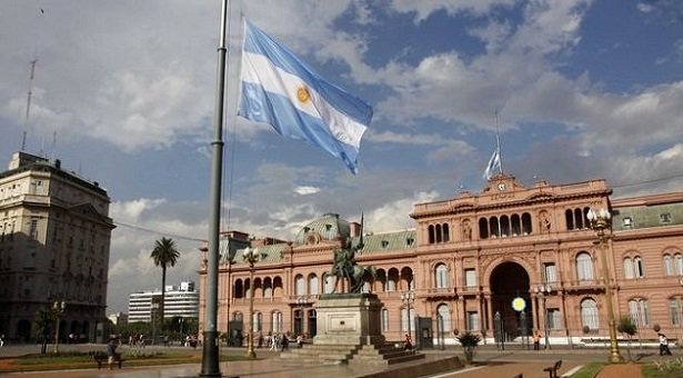 Gobierno de Argentina financiará los costes salariales de grandes empresas en proceso de reordenación financiera