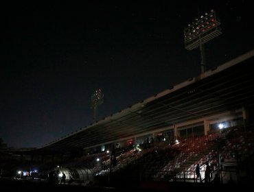 Corte de luz en el estadio La Granja suspendió el partido entre Curicó y la UC