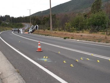 Encuentran a hombre con diversos impactos de bala al interior de vehículo en Quintero