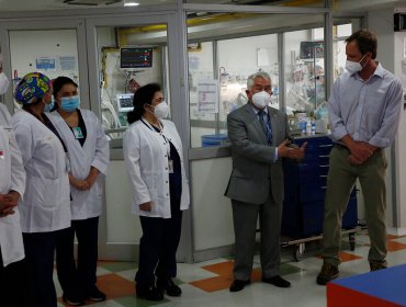 Ministro de Salud visitó a pacientes derivados desde Magallanes a Hospital Metropolitano de Providencia