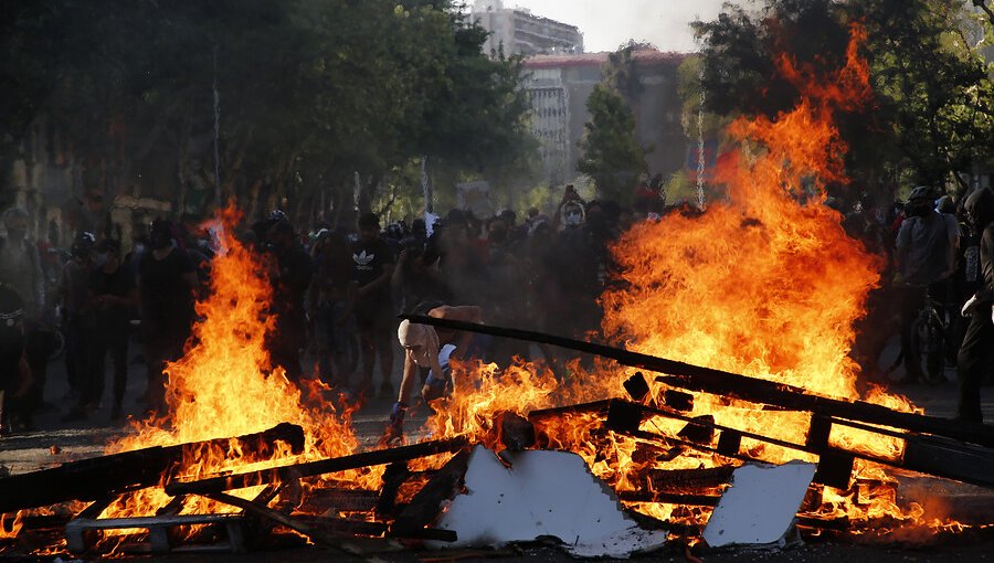 Al menos nueve detenidos por alteración al orden público deja jornada de protestas en plaza Italia