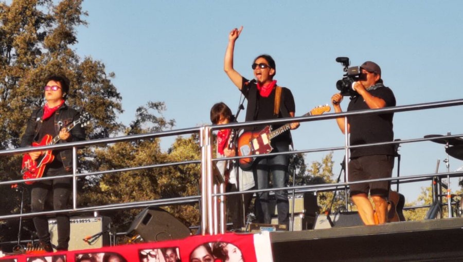 Los Bunkers publican primer video de su masivo concierto de regreso en plaza Italia