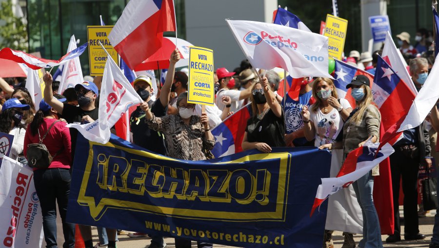 Masiva marcha del "Rechazo" se realizó en Las Condes y se realizó "sin incidentes"