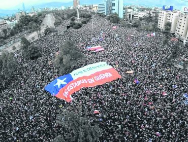 60% cree que el estallido social fue causado por la desigualdad en pensiones y salud, según Cadem