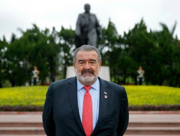 Andrónico Luksic: "Mientras vándalos celebran su fuego y destrucción, Chile es más pobre y desigual que hace un año"