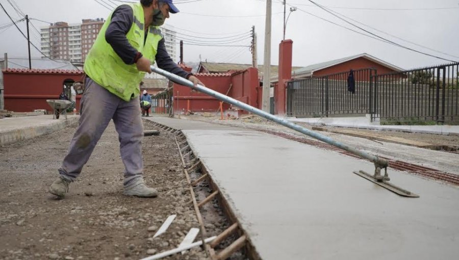 Avanza obras de remodelación del entorno del Hospital del Salvador del cerro Playa Ancha