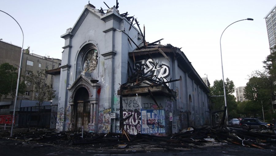 Manifestaciones a un año del estallido social dejan 580 detenidos, 107 eventos graves y 15 saqueos