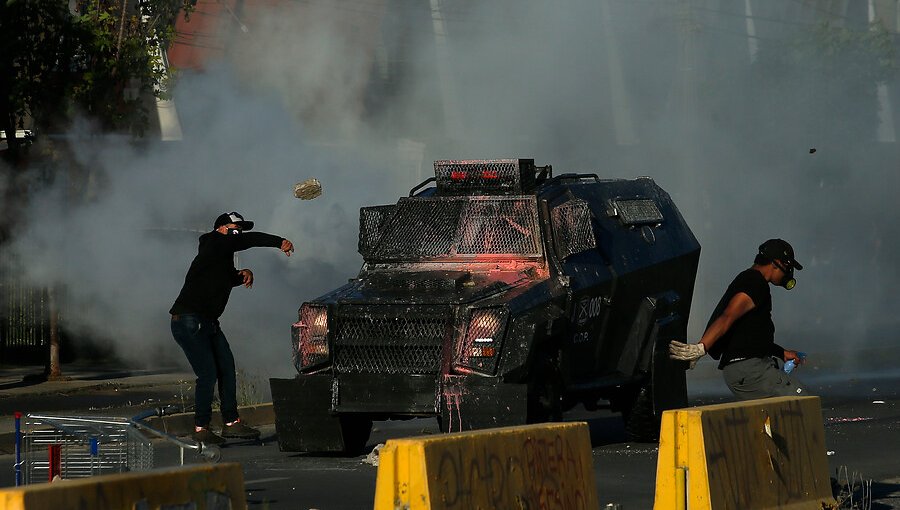 Intendente de Valparaíso tras incidentes en la región: "Estos vándalos, delincuentes y grupos radicales lo único que quieren es generar temor y causar daño"