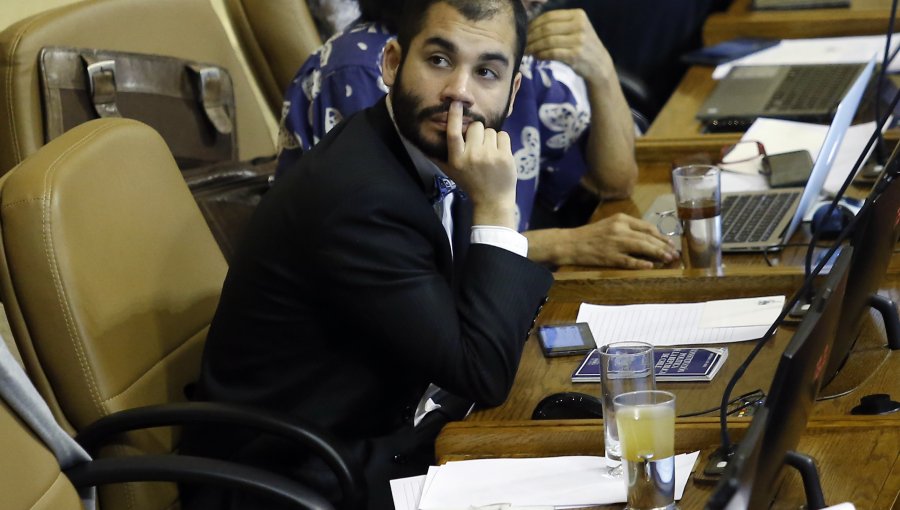 Diputado Garín responde a Subsecretario de Redes Asistenciales por crítica a franja política de Aprobemos Dignidad