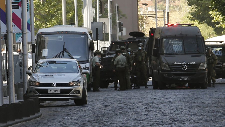 Se bajó a sacar plata de un cajero y activó operativo del GOPE junto a La Moneda