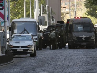 Se bajó a sacar plata de un cajero y activó operativo del GOPE junto a La Moneda